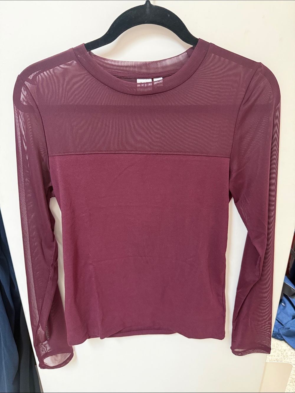 GAP Long Sleeve Mesh Paneled Top in Wine